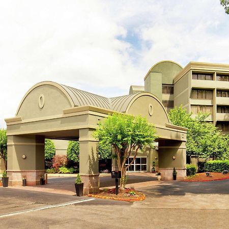 Doubletree By Hilton Atlanta Windy Hill Ballpark Smyrna Exterior photo