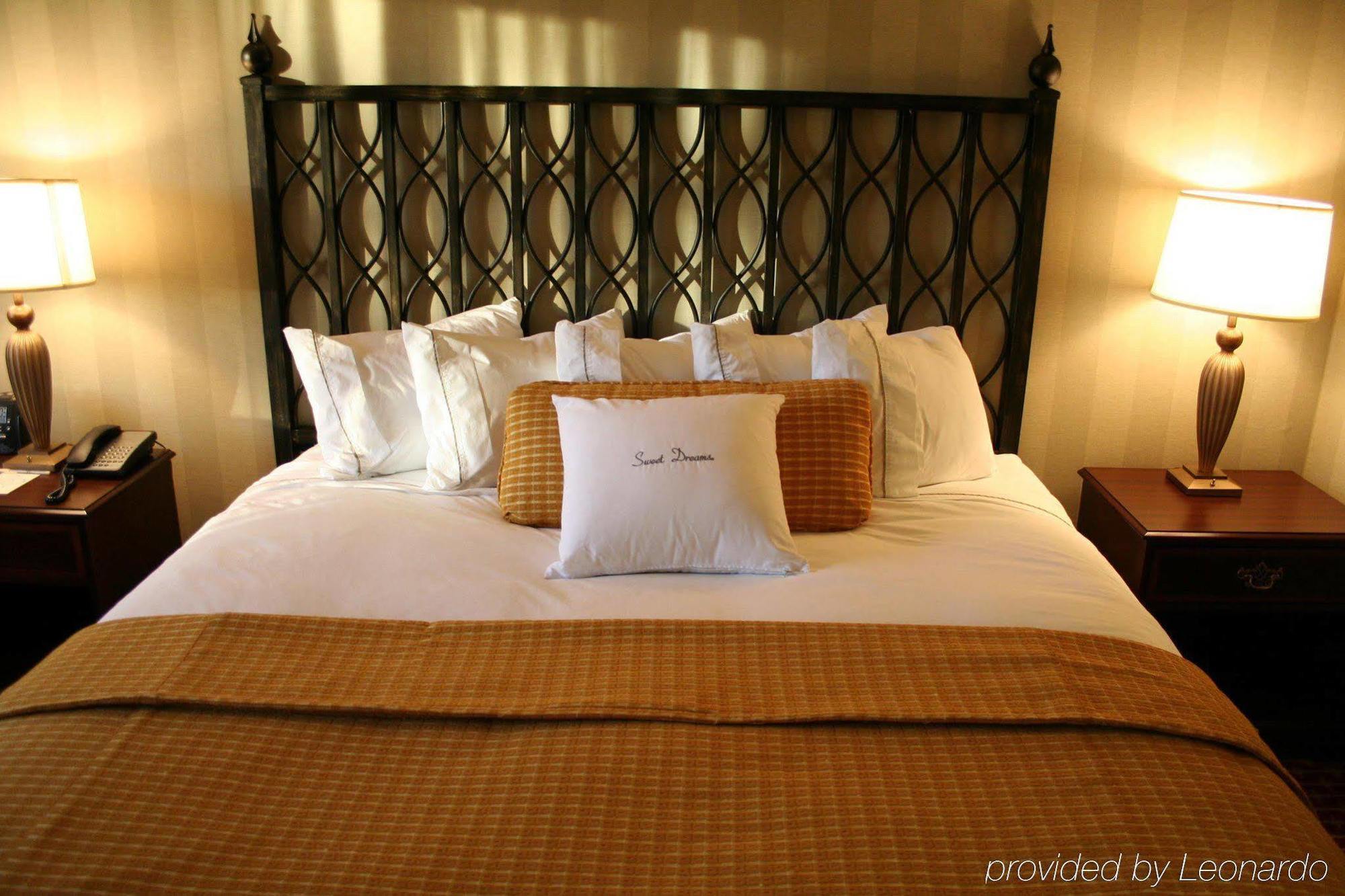Doubletree By Hilton Atlanta Windy Hill Ballpark Smyrna Room photo
